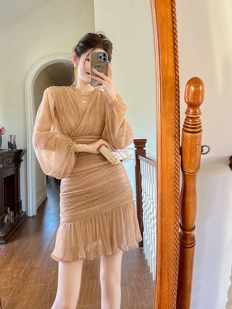 Chaebol daughter fairy dress autumn dress celebrity V-neck pleated hip-wrapped irregular fishtail dress
Chaebol daughter fairy dress autumn dress celebrity V-neck pleated hip-wrapped irregular fishtail dress