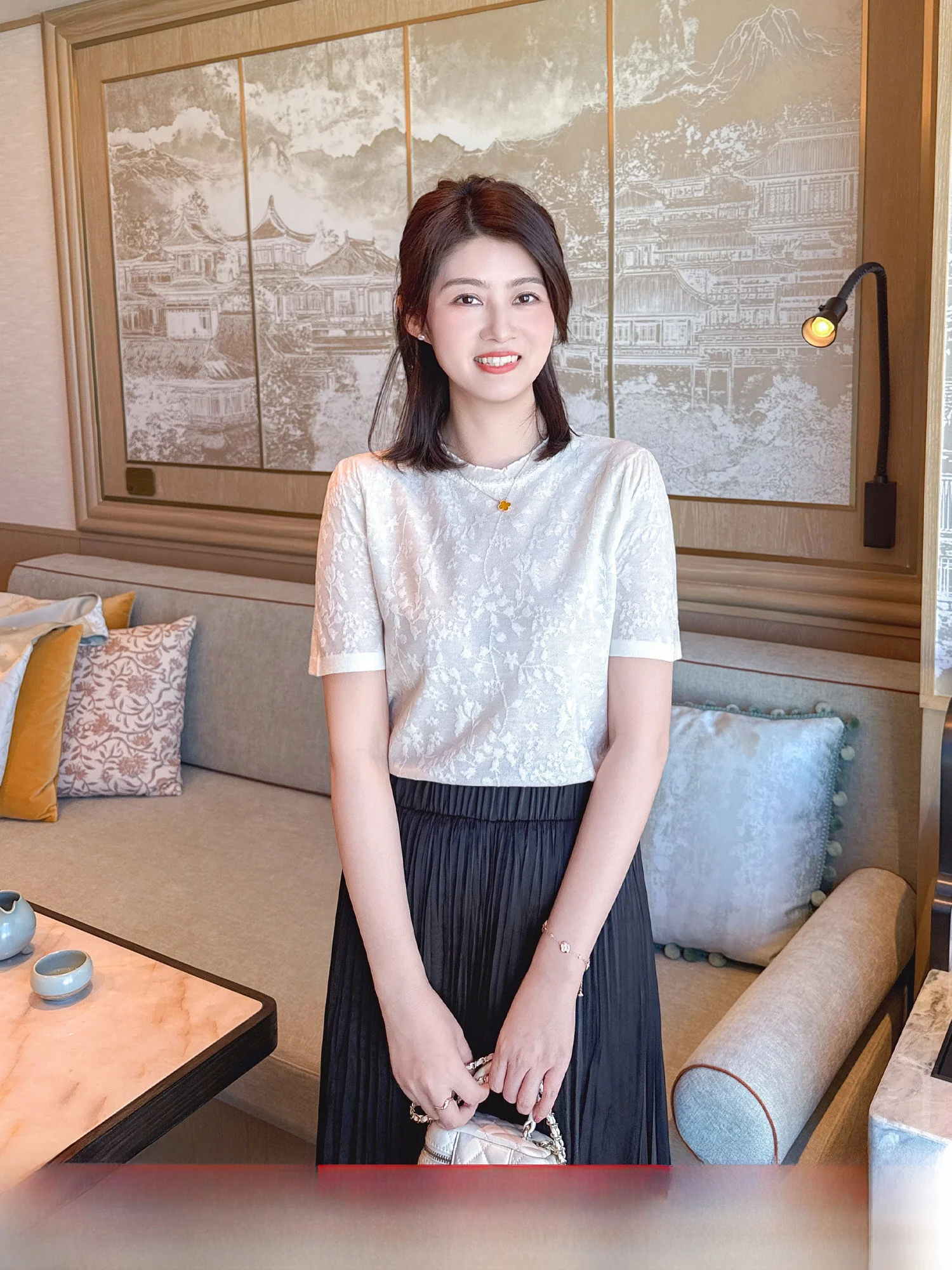 Slimming Effectiveness Embroidered Lace Texture Short Sleeve T-Shirt Purple Roadless Series Wool Blend Polyester Spring Women...
Slimming Effectiveness Embroidered Lace Texture Short Sleeve T-Shirt Purple Roadless Series Wool Blend Polyester Spring Women...