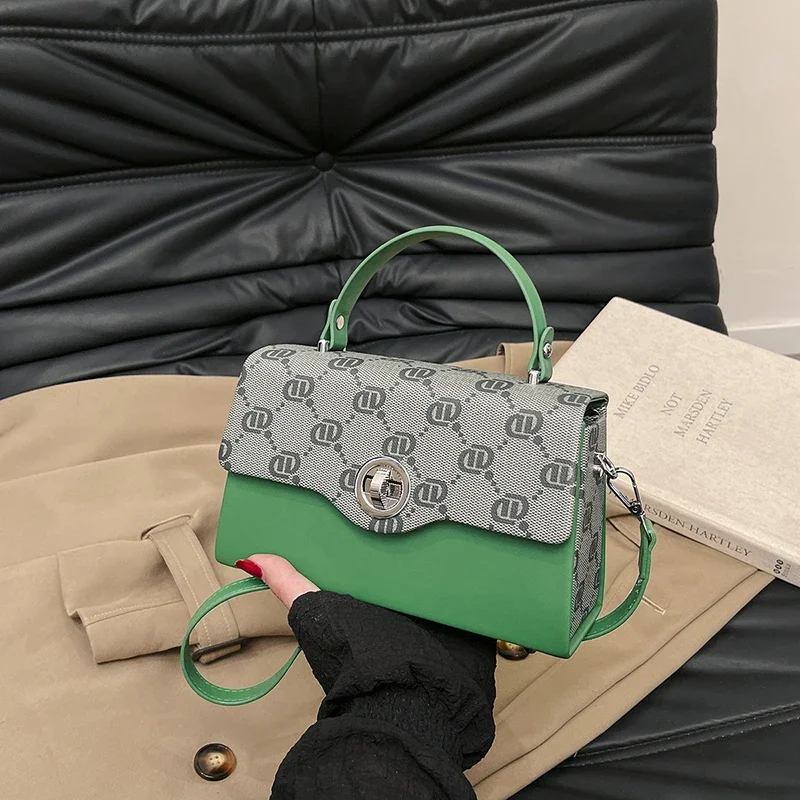 New style women's chain strap shoulder bag, fashionable designer crossbody bag, elegant and chic women's handbag
New style women's chain strap shoulder bag, fashionable designer crossbody bag, elegant and chic women's handbag