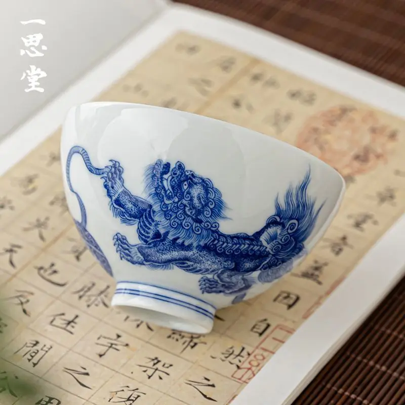Yisitang Ceramic Master Jingdezhen Blue White Porcelain Hand-Painted Lion And Hydrangea Pattern Curved Rim Individual Cup
Yisitang Ceramic Master Jingdezhen Blue White Porcelain Hand-Painted Lion And Hydrangea Pattern Curved Rim Individual Cup