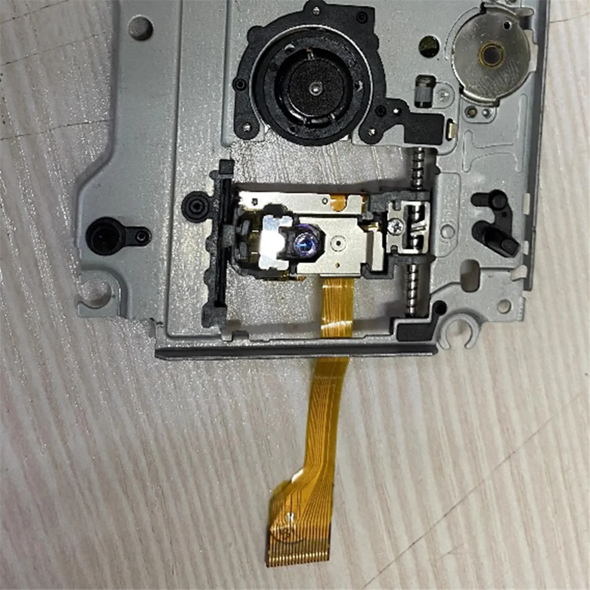 B49CSlim 2000 3000 UMD Laser Lens For Sony PSP 90%New Original KHM-420BAA Deck Drive Replacement
B49CSlim 2000 3000 UMD Laser Lens For Sony PSP 90%New Original KHM-420BAA Deck Drive Replacement