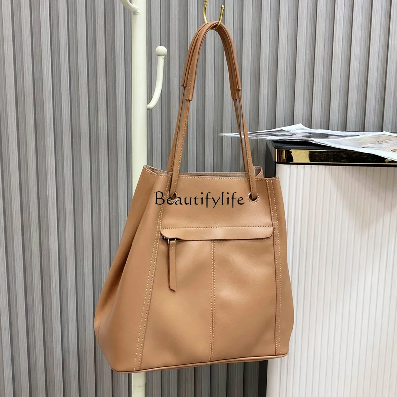 Portable Cowhide Bucket Bag, Large Capacity, Soft Leather, Cowhide, Commuter, Retro
Portable Cowhide Bucket Bag, Large Capacity, Soft Leather, Cowhide, Commuter, Retro