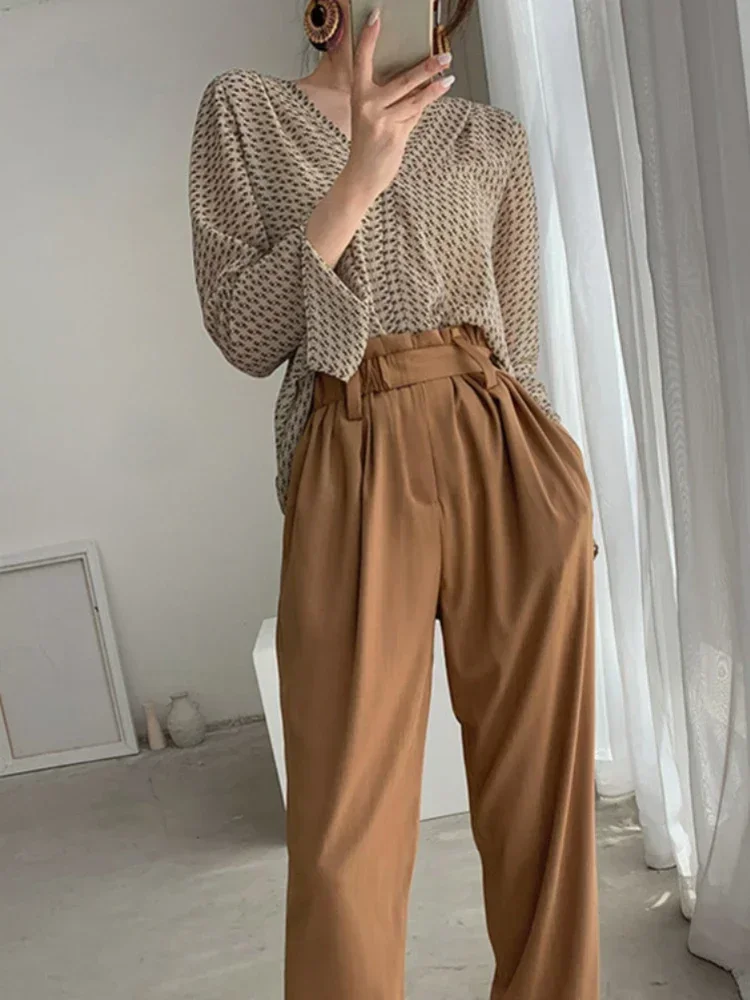 Vintage Women Shirts V-neck Long Sleeve Print Blouses 2025 Blusas Mujer De Moda 2025 Temperament Korean Split Tops Female
Vintage Women Shirts V-neck Long Sleeve Print Blouses 2025 Blusas Mujer De Moda 2025 Temperament Korean Split Tops Female