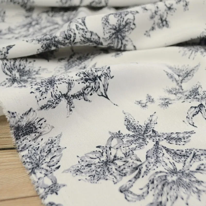 Crepe Chiffon Fabric Simulated Silk Soft Drape Dress Shirt Clothing Fabric for Sewing By The Meter Wholesale Cloth Diy Sew
Crepe Chiffon Fabric Simulated Silk Soft Drape Dress Shirt Clothing Fabric for Sewing By The Meter Wholesale Cloth Diy Sew