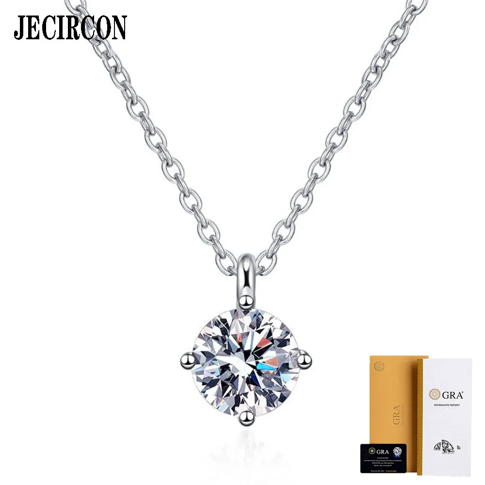 JECIRCON S925 Sterling Silver Necklace 0.3-3ct Moissanite Simple 4-Claw Pendant Clavicle Chain Light Luxury Versatile Jewelry
JECIRCON S925 Sterling Silver Necklace 0.3-3ct Moissanite Simple 4-Claw Pendant Clavicle Chain Light Luxury Versatile Jewelry