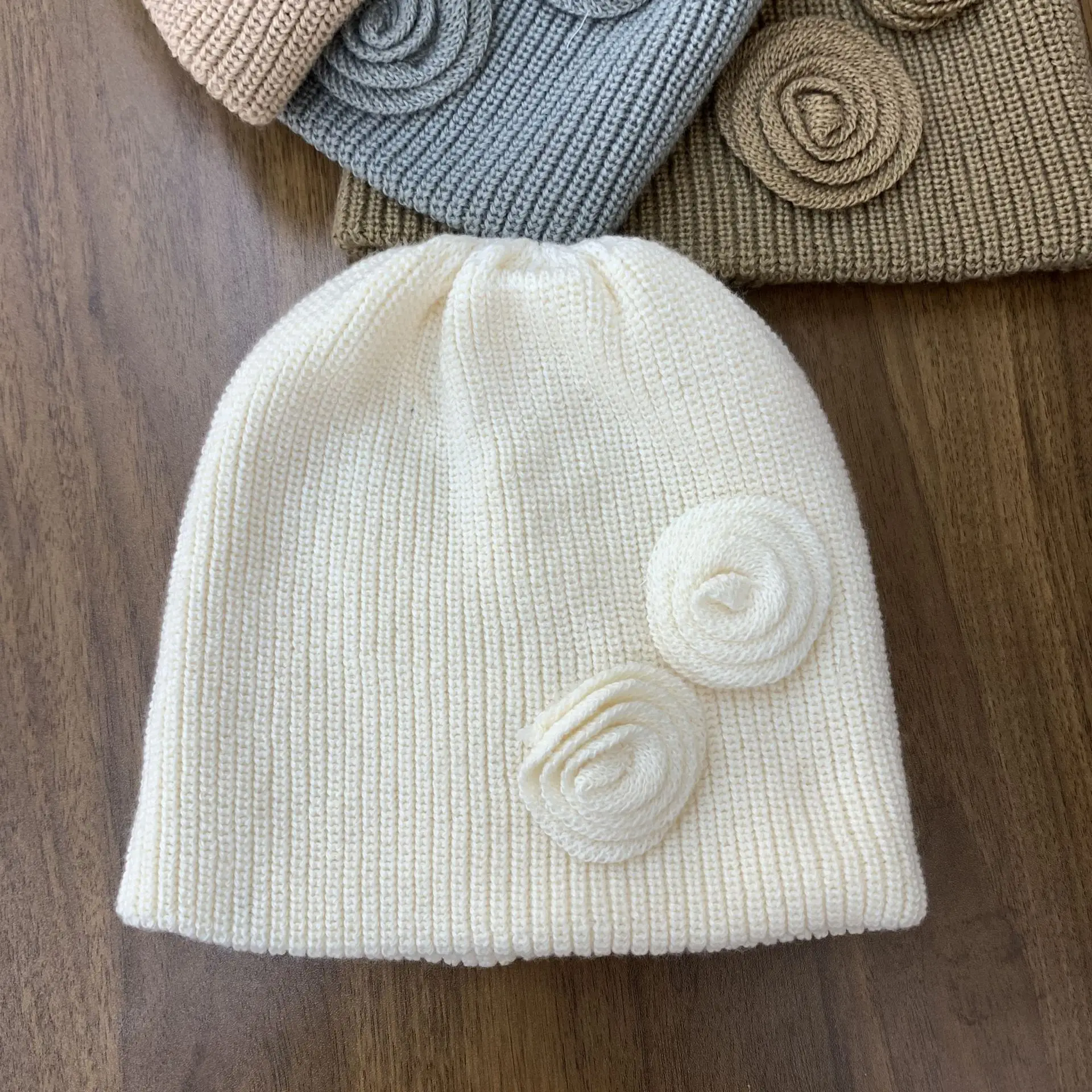 Korean 3D Rose Cold Beanie Cap Sweet and Versatile Knitted Women's Warm Wool Ear Protection Cold-proof Warm Winter Beanie Cap
Korean 3D Rose Cold Beanie Cap Sweet and Versatile Knitted Women's Warm Wool Ear Protection Cold-proof Warm Winter Beanie Cap