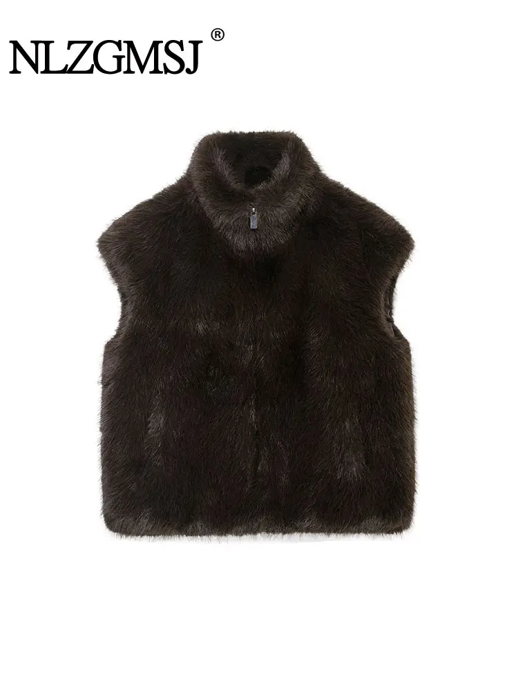 NLZGMSJ Faux Fur Vest Top Women Fashion Turtleneck Fluffy Vests Coat 2025 Winter Female Elegant Sleeveless Waistcoat Outerwear
NLZGMSJ Faux Fur Vest Top Women Fashion Turtleneck Fluffy Vests Coat 2025 Winter Female Elegant Sleeveless Waistcoat Outerwear
