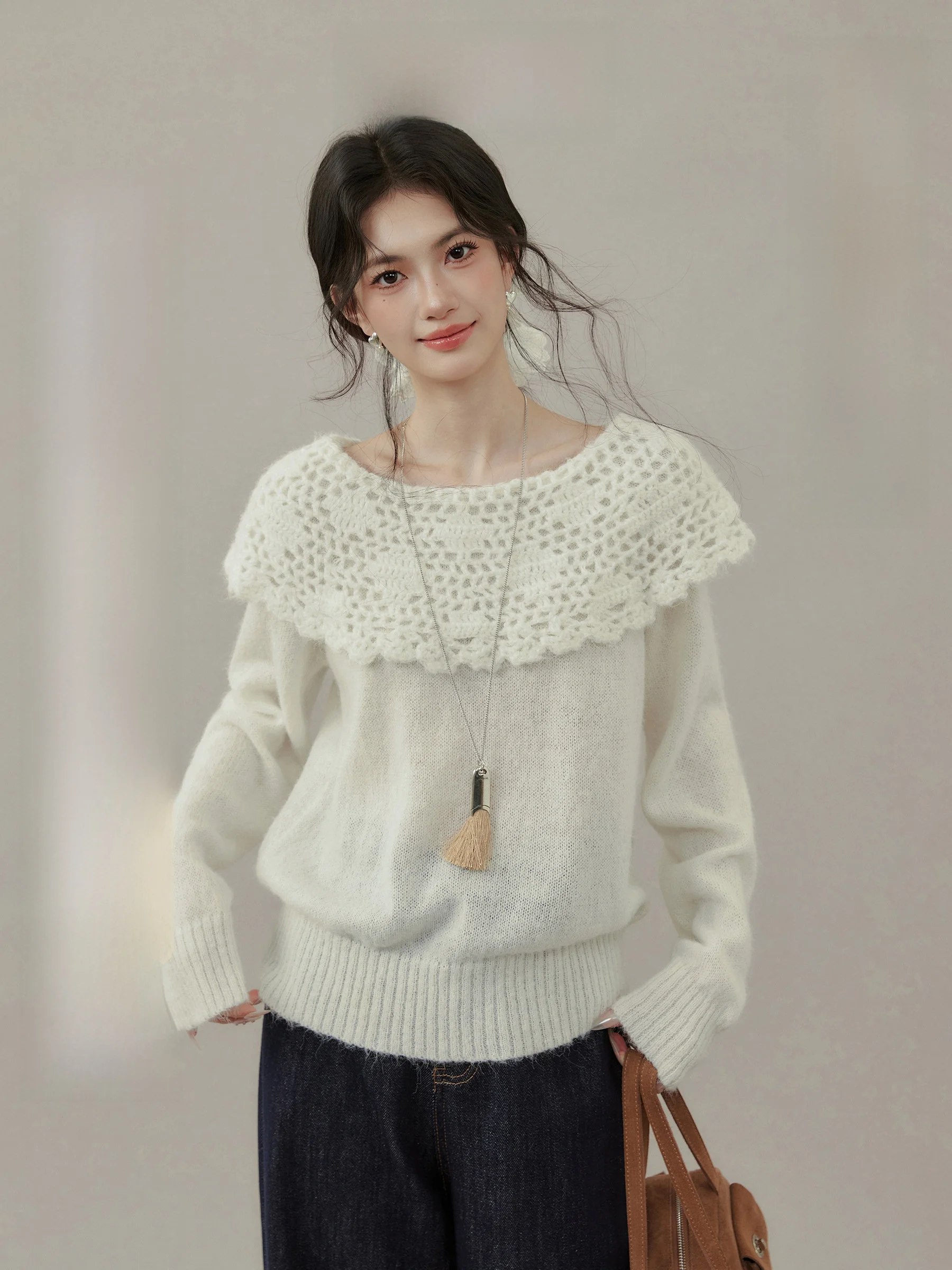 White Knitted Base irt Hook Embroidery Hollow Design Long Sve Inner Wear Casual Sle Loose Fit Winter New Arrival
White Knitted Base irt Hook Embroidery Hollow Design Long Sve Inner Wear Casual Sle Loose Fit Winter New Arrival
