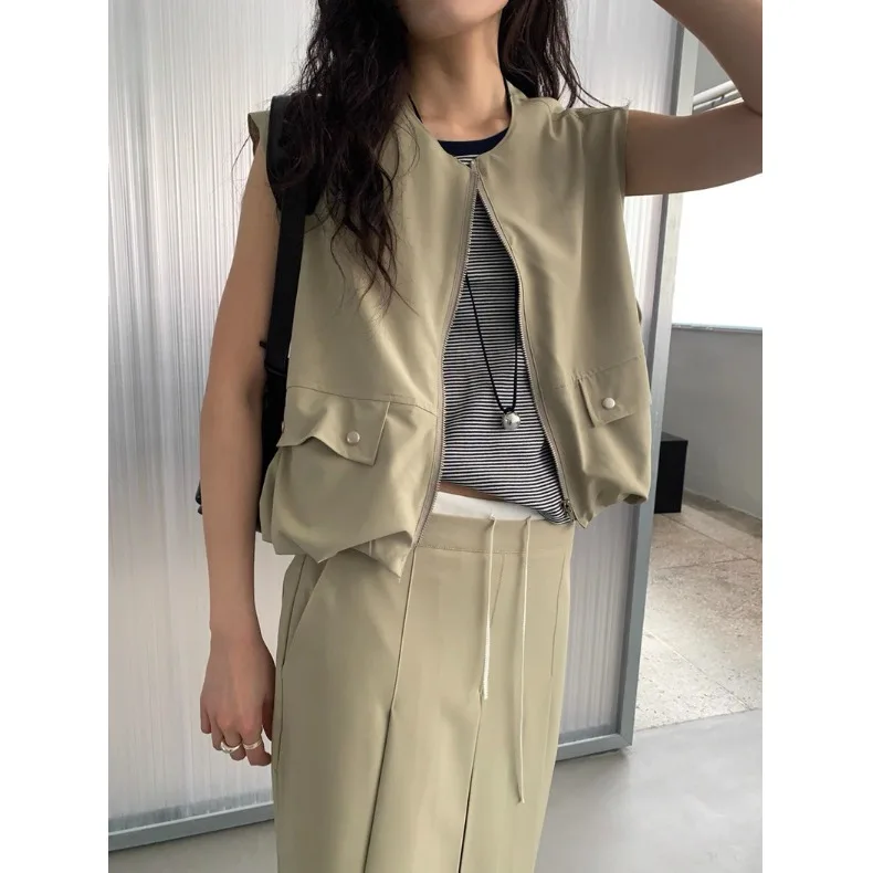 Fashionable Korean Style Zipper Large Pocket Vest Skirt Set High Waist Short Length Striped Pattern Four Season Suitable
Fashionable Korean Style Zipper Large Pocket Vest Skirt Set High Waist Short Length Striped Pattern Four Season Suitable