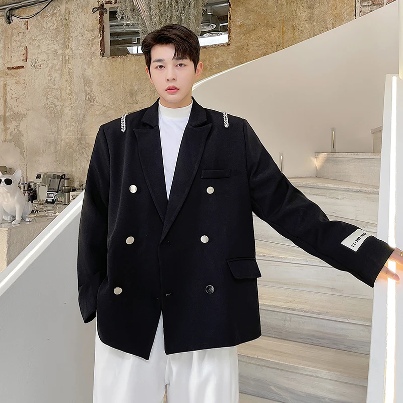 Мужской костюм Spring Faion с цепочками, модный, в корейском стиле, повседневный, свободного кроя, с четырьмя пуговицами
Мужской костюм Spring Faion с цепочками, модный, в корейском стиле, повседневный, свободного кроя, с четырьмя пуговицами