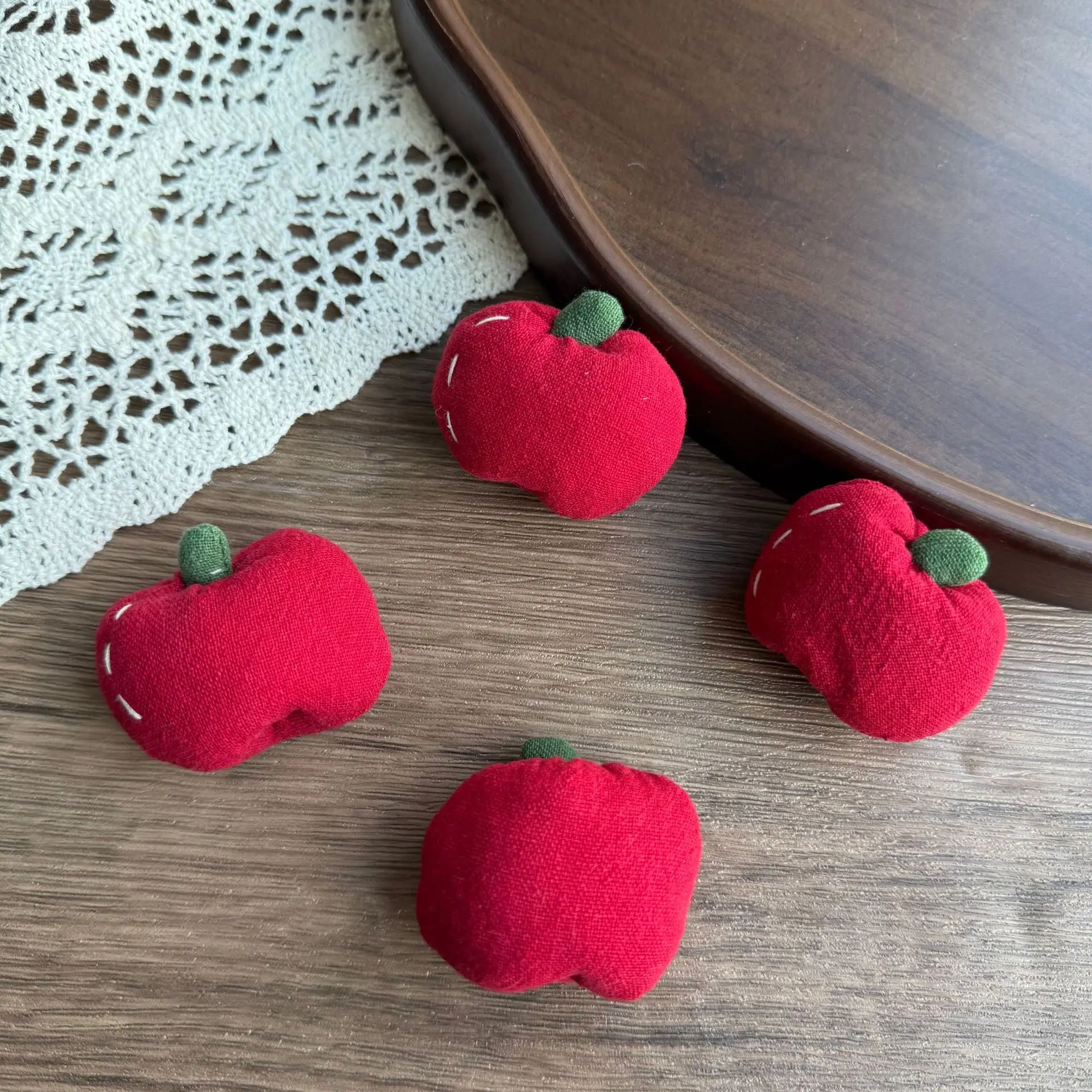 Handmade Fabric Red Apple Brooch Pin Cute Cartoon Japanese Literary Vintage Fresh Forest Girl Clothing Embellishment
Handmade Fabric Red Apple Brooch Pin Cute Cartoon Japanese Literary Vintage Fresh Forest Girl Clothing Embellishment