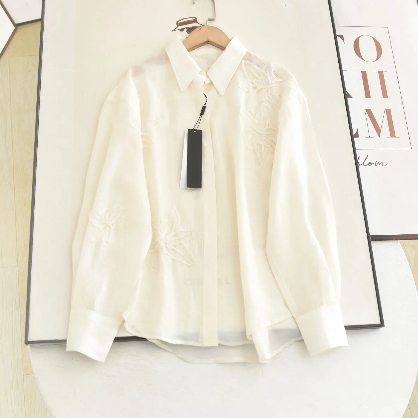 Xiao Ai's Summer 2026 New Heavy Embroidery Long Sleeve Loose Fit Casual Shirt Women's Fashion Breathable Plant Floral Stitching
Xiao Ai's Summer 2026 New Heavy Embroidery Long Sleeve Loose Fit Casual Shirt Women's Fashion Breathable Plant Floral Stitching