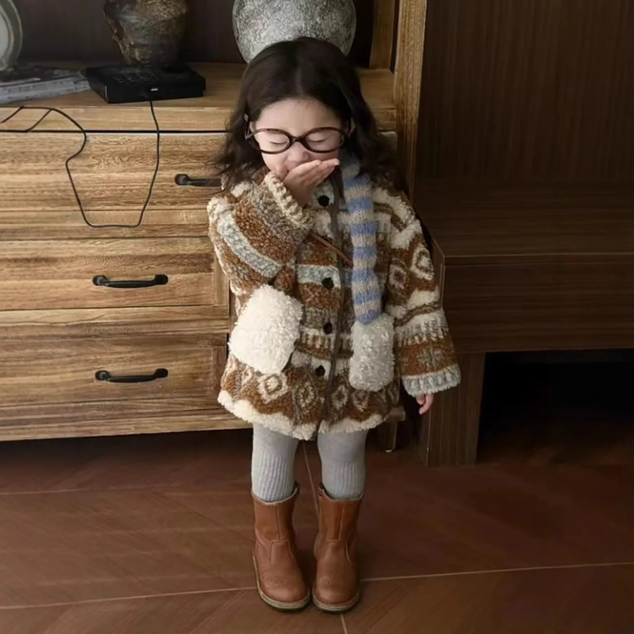 Girls' Plush Plush Coat 2025 Autumn and Winter Children's Plush Thickened Coat Color Matching Lamb Wool Hooded Children's Coat 
Girls' Plush Plush Coat 2025 Autumn and Winter Children's Plush Thickened Coat Color Matching Lamb Wool Hooded Children's Coat