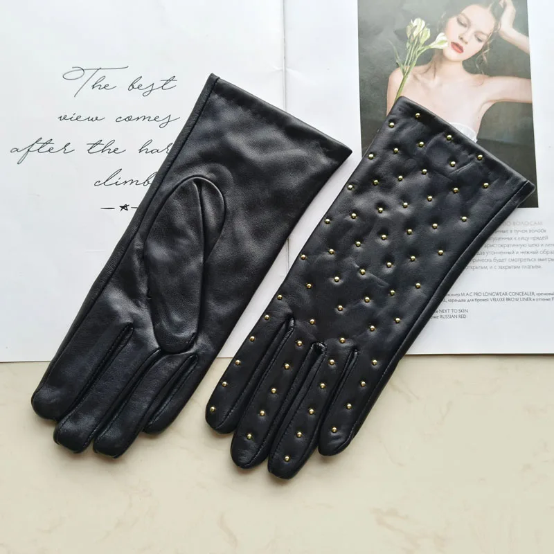 New winter women's sheepskin gloves with touch screen and warm velvet rivet style genuine leather gloves
New winter women's sheepskin gloves with touch screen and warm velvet rivet style genuine leather gloves