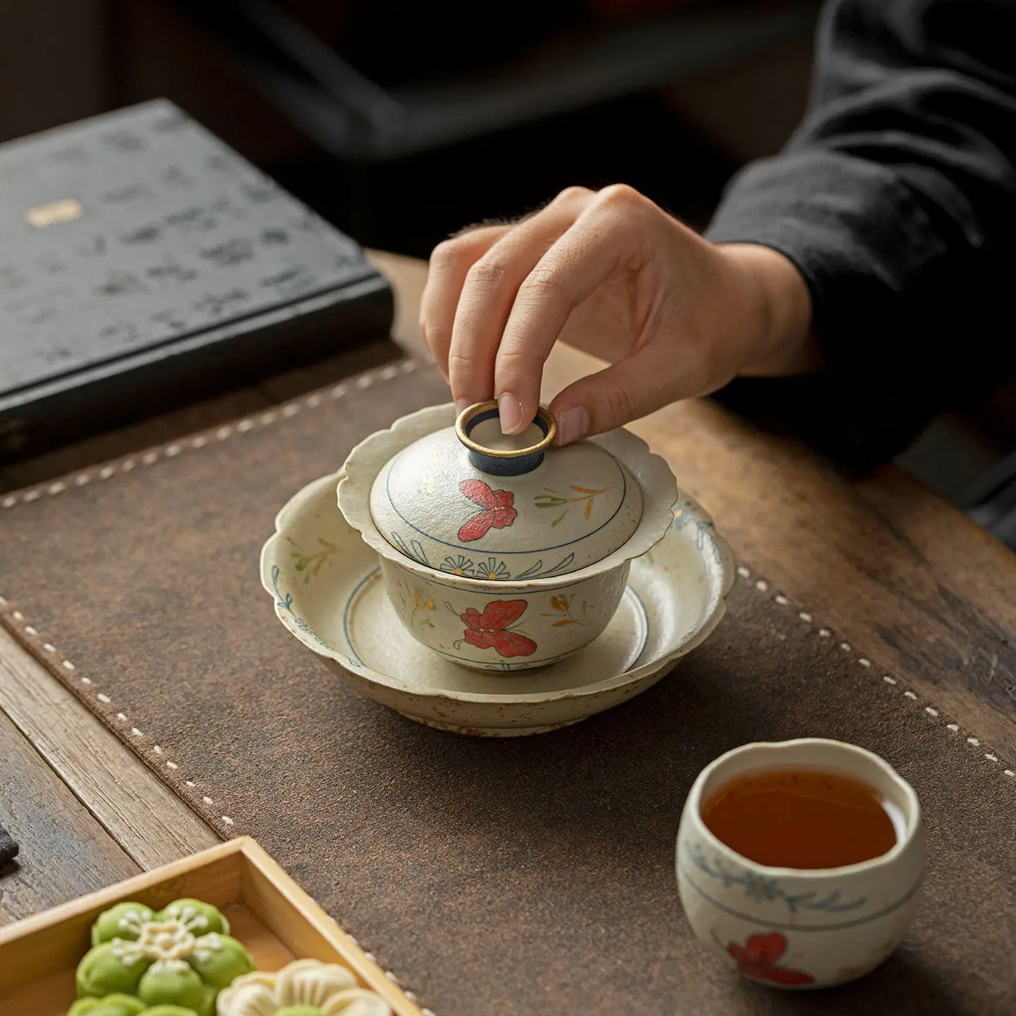 Caramel Glaze Hand Painted Orchid Blue and White Firestone Red Tureen Cup Tea Kung Fu Set Household
Caramel Glaze Hand Painted Orchid Blue and White Firestone Red Tureen Cup Tea Kung Fu Set Household