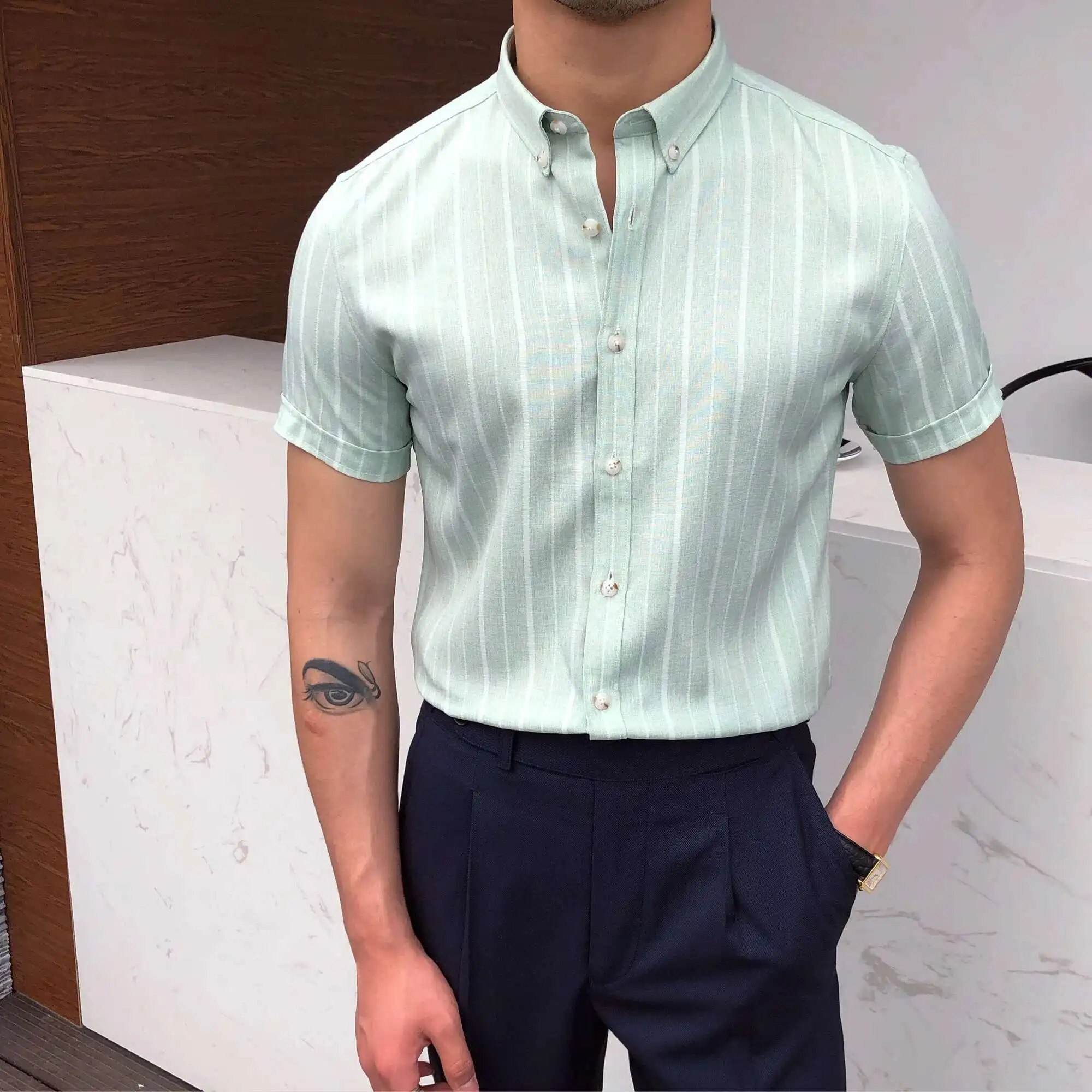 Italian 2021 Summer Men Short Sleeve Striped Shirt British Casual Slim Shirt Retro Shirt Dress Camisa Masculina Social Summer
Italian 2021 Summer Men Short Sleeve Striped Shirt British Casual Slim Shirt Retro Shirt Dress Camisa Masculina Social Summer
