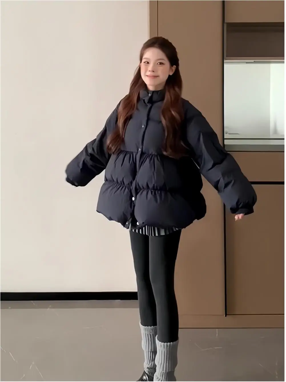Black Stand Collar Women's Cotton Jacket Korean Style Fashionable Winter Coat Premium Feel Stylish Outerwear
Black Stand Collar Women's Cotton Jacket Korean Style Fashionable Winter Coat Premium Feel Stylish Outerwear