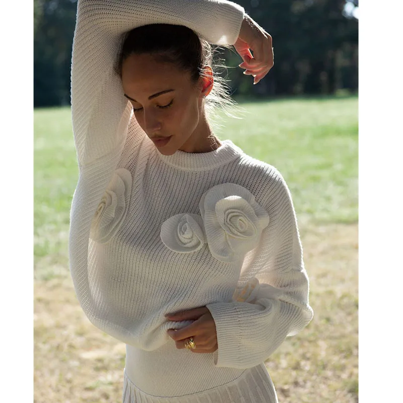 Three-dimensional rose knitted sweater solid color loose long-sleeved sweater 2024 autumn and winter pullover sweater
Three-dimensional rose knitted sweater solid color loose long-sleeved sweater 2024 autumn and winter pullover sweater