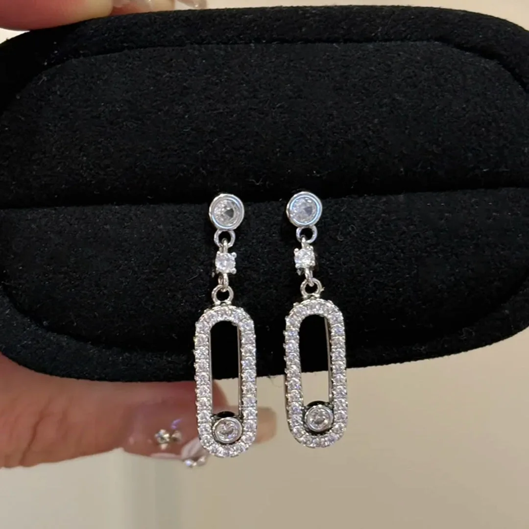 Женские ювелирные серьги из стерлингового серебра 925 пробы с инкрустацией одним бриллиантом, классический и модный подарок на годовщину свадьбы.
Женские ювелирные серьги из стерлингового серебра 925 пробы с инкрустацией одним бриллиантом, классический и модный подарок на годовщину свадьбы.