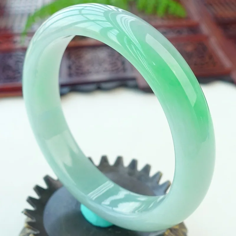 Ice-like Female Sun Green round Bar Floating Flowers Jade Waxy Bracelet Imperial
Ice-like Female Sun Green round Bar Floating Flowers Jade Waxy Bracelet Imperial