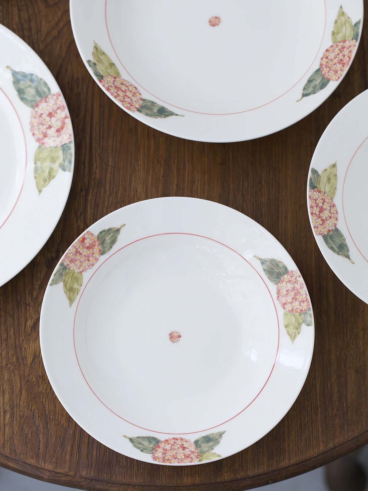 Manxu Ceramic Plate Bowl Home Use 2024 New Fat Reduction Dinner Plate High-End Glazed Undercolor Plate Ins Style Dining Utensils
Manxu Ceramic Plate Bowl Home Use 2024 New Fat Reduction Dinner Plate High-End Glazed Undercolor Plate Ins Style Dining Utensils