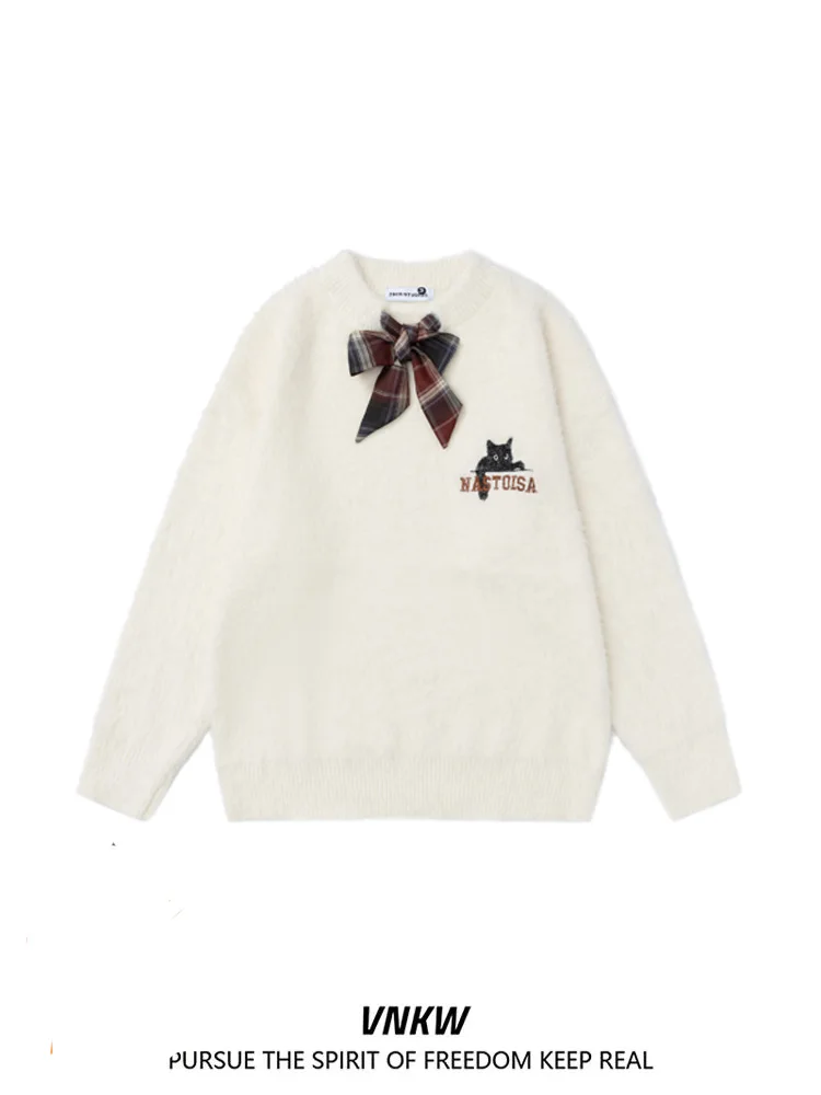 Casual Knitted Sweater with Embroidered Knot for Men And Women Loose Fit Autumn Winter Faionable Comfortable Knit...
Casual Knitted Sweater with Embroidered Knot for Men And Women Loose Fit Autumn Winter Faionable Comfortable Knit...