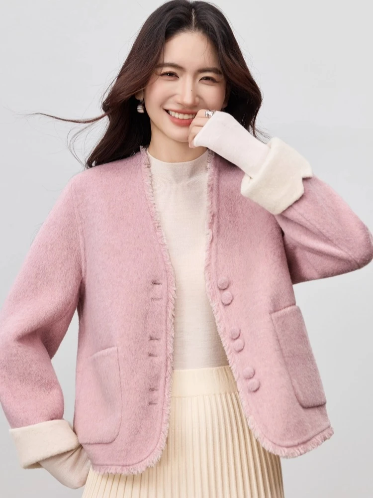 SENTUBILA Women's Woolen Coat V-neck Long Sleeve Reversible Jackets 2025 Winter Solid Single Breasted Female Outerwear W54OG2909
SENTUBILA Women's Woolen Coat V-neck Long Sleeve Reversible Jackets 2025 Winter Solid Single Breasted Female Outerwear W54OG2909