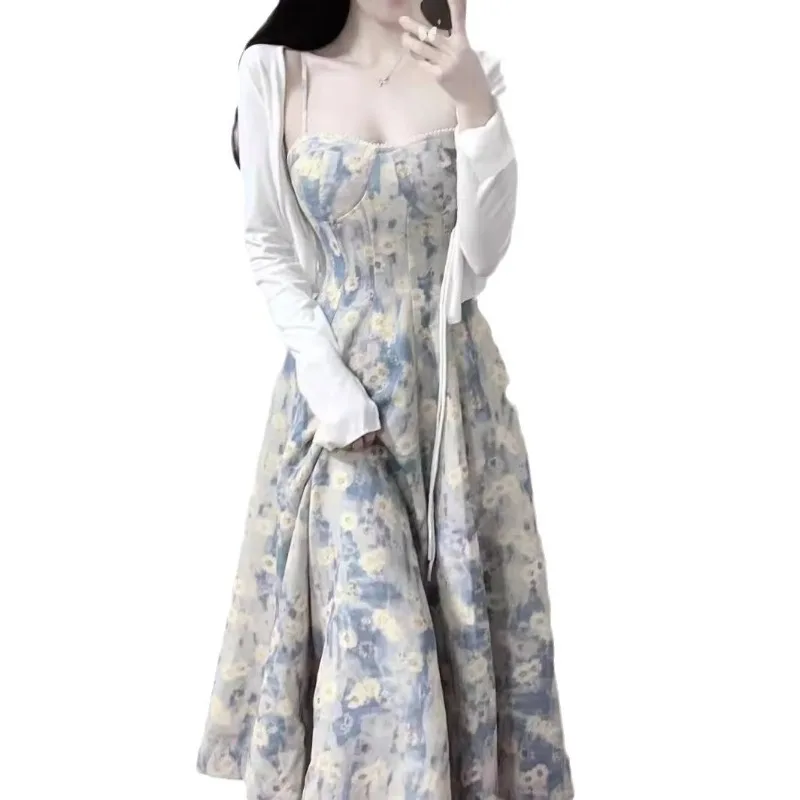 2025 New Retro Women's French Style Midi Dress Summer Japanese Aesthetic Waist Cinching Vintage Rose Floral Print Strap Dresses
2025 New Retro Women's French Style Midi Dress Summer Japanese Aesthetic Waist Cinching Vintage Rose Floral Print Strap Dresses