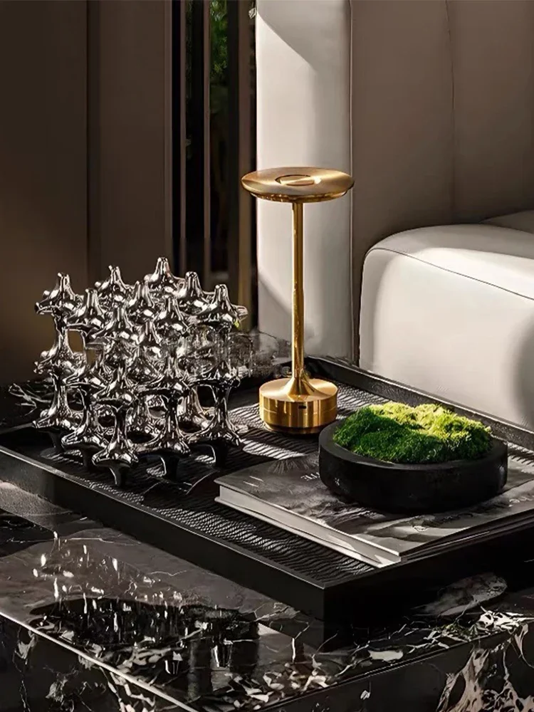 OMENIA modern light luxury model room desktop ornaments silver hollow square ornaments
OMENIA modern light luxury model room desktop ornaments silver hollow square ornaments