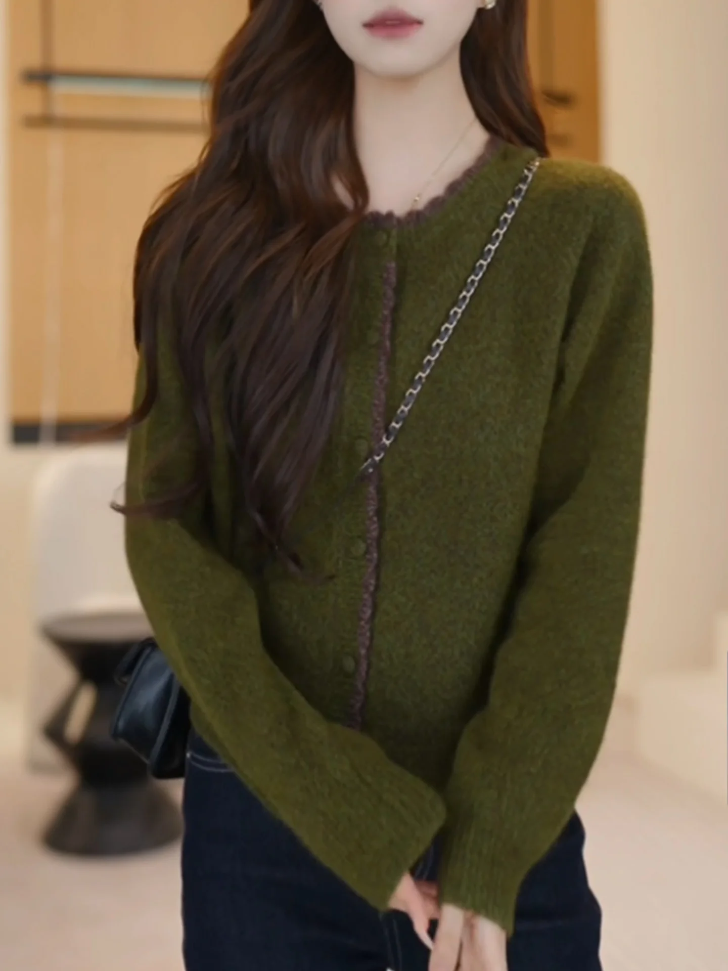 Autumn Winter Plush Knitted Cardigan Women's Fashion Slimming Jacket Military Green Large Size Knitwear Warm Commute Style
Autumn Winter Plush Knitted Cardigan Women's Fashion Slimming Jacket Military Green Large Size Knitwear Warm Commute Style