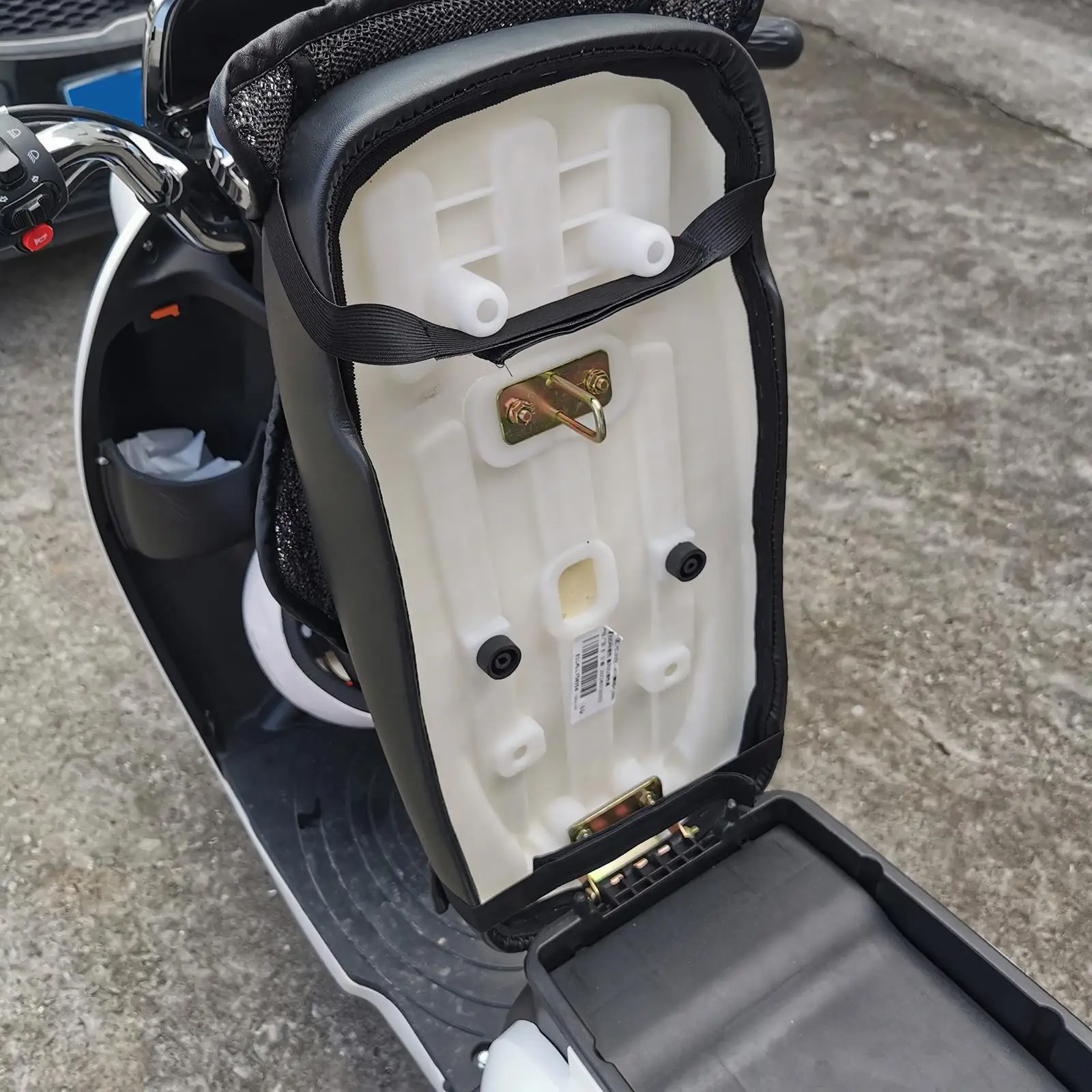 Motorcycle Seat Cushion Saddles Rear Summer Gel Foam Passenger Reduces Pressure Butt Protector Cover for Sport Motorbike
Motorcycle Seat Cushion Saddles Rear Summer Gel Foam Passenger Reduces Pressure Butt Protector Cover for Sport Motorbike