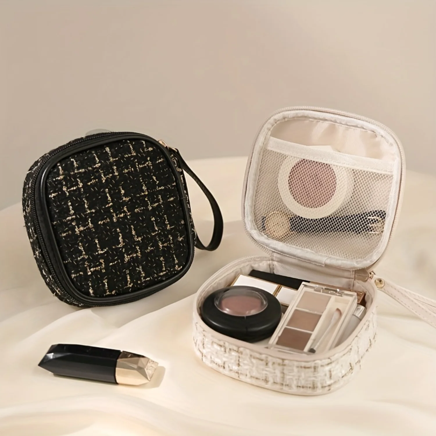 Stylish Tweed Cosmetic Bag - Multi-functional Makeup Pouch for Travel & Home with Zipper
Stylish Tweed Cosmetic Bag - Multi-functional Makeup Pouch for Travel & Home with Zipper