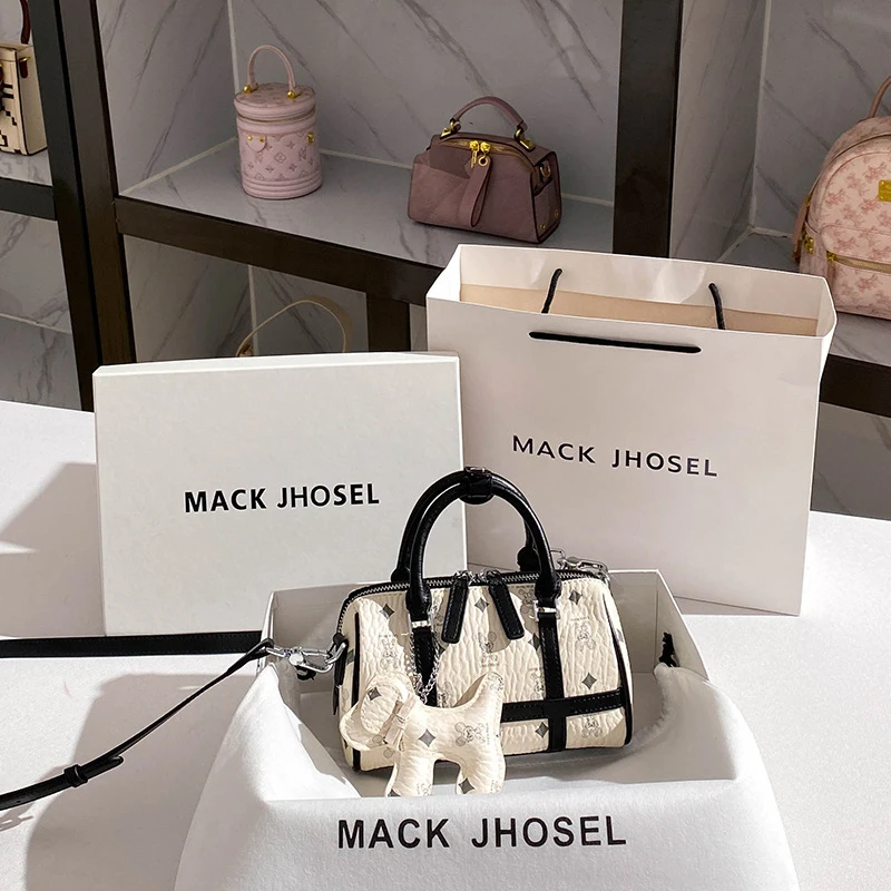 Stylish Commuting Printed Boston Bag, High-End Handheld Pillow Bag
Stylish Commuting Printed Boston Bag, High-End Handheld Pillow Bag