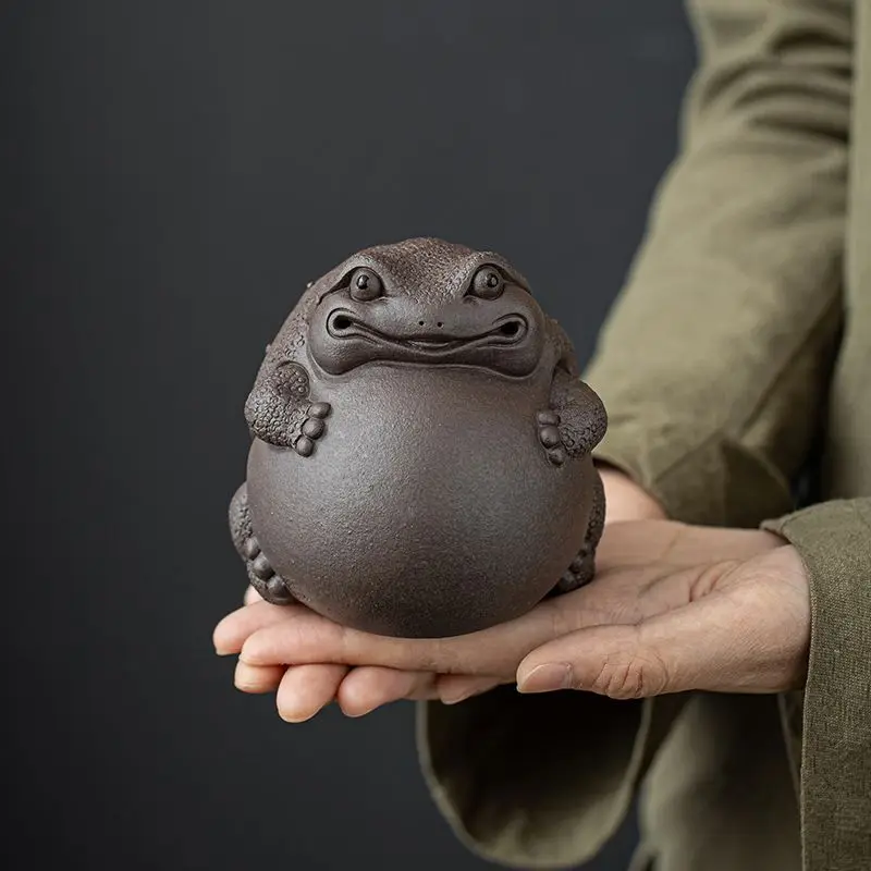 Handmade Zisha Clay Golden Toad Tea Pet Feng Shui Ornament Money Frog Statue for Kung Fu Tea Ceremony Home OfficeTable Decor
Handmade Zisha Clay Golden Toad Tea Pet Feng Shui Ornament Money Frog Statue for Kung Fu Tea Ceremony Home OfficeTable Decor
