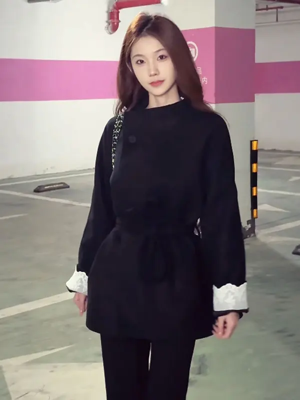 Korean Sle Faionable Bla Belted Woolen Coat Ele Aosphere Winter 2025 Women's Outerwear Long Sve High Collar
Korean Sle Faionable Bla Belted Woolen Coat Ele Aosphere Winter 2025 Women's Outerwear Long Sve High Collar