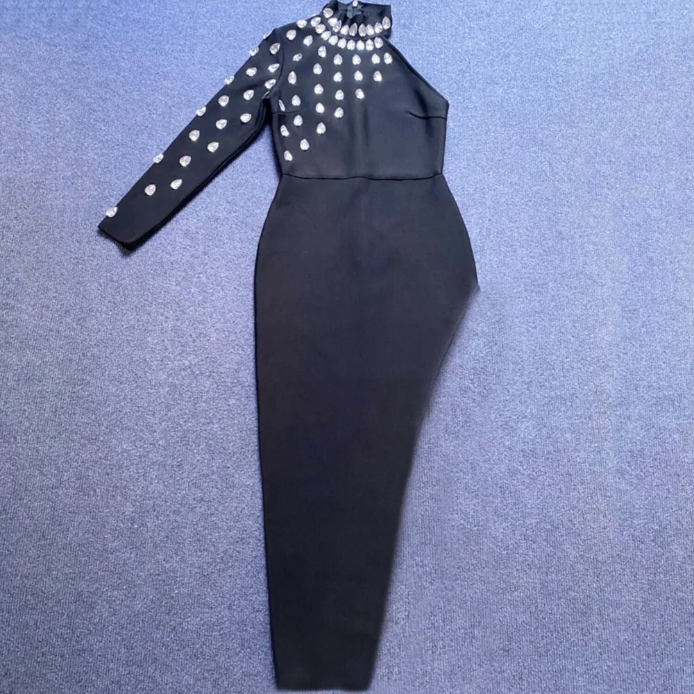 Single shoulder long sleeved bandaged stretch dress rhinestone sexy slit party dress women
Single shoulder long sleeved bandaged stretch dress rhinestone sexy slit party dress women
