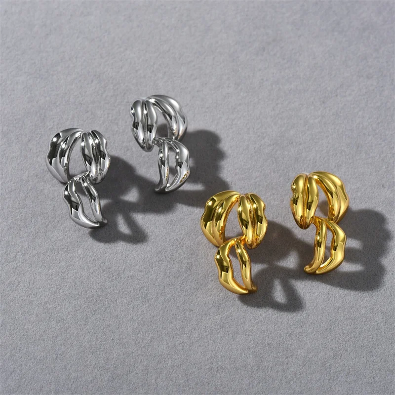 French Vintage Irregular Hollow Lips Earrings for Women Simple Fashion OL Design High-end Banquet Jewelry Gifts
French Vintage Irregular Hollow Lips Earrings for Women Simple Fashion OL Design High-end Banquet Jewelry Gifts