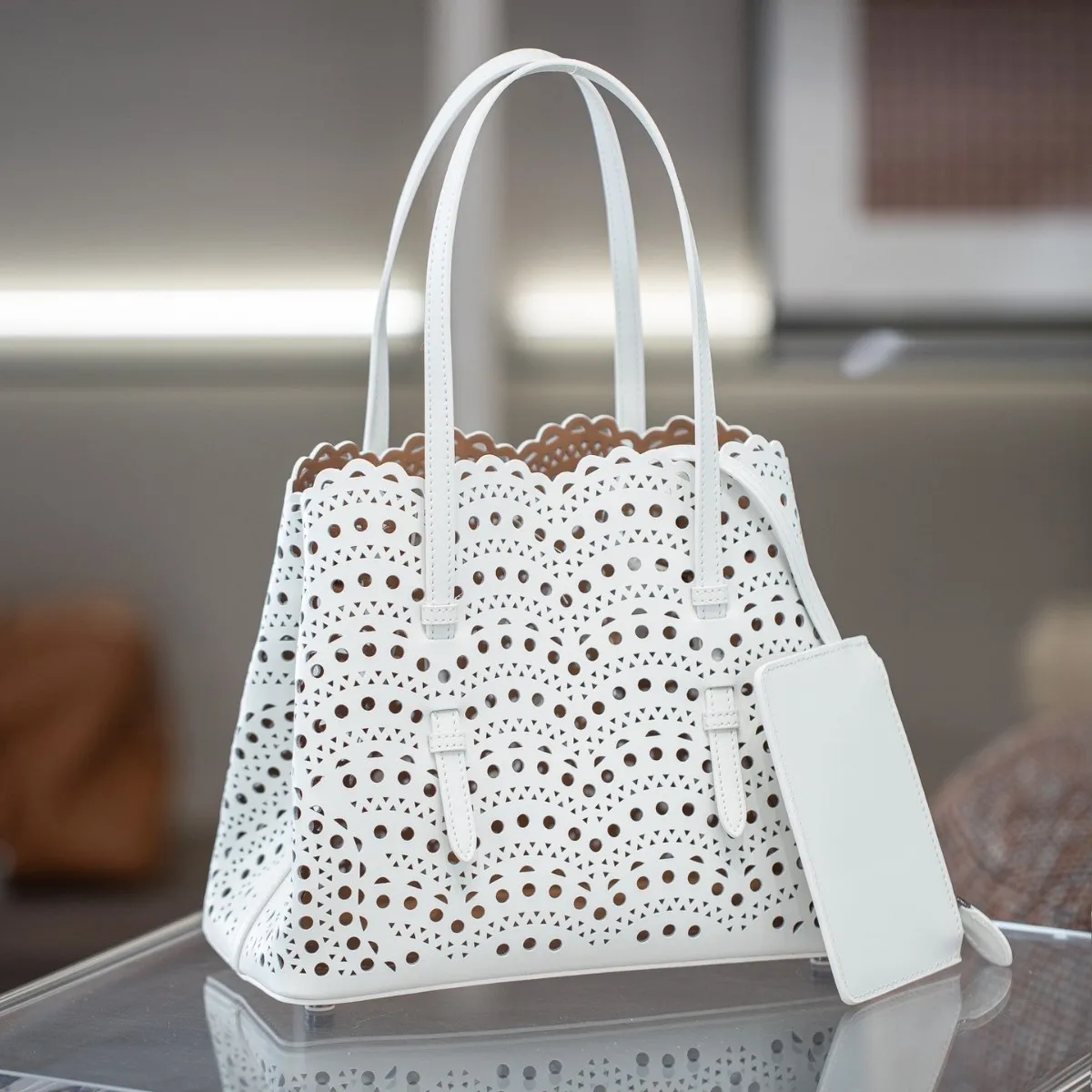 2026 new cowhide hollow vegetable basket fashion tote mother and child shopping bag shoulder messenger bag
2026 new cowhide hollow vegetable basket fashion tote mother and child shopping bag shoulder messenger bag