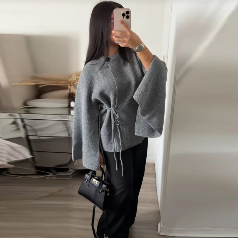Casual Solid Women's Cardigan Lace Up Loose Knitwear Chic Spliting Batwing Sleeve Knitted Sweaters 2025 New Autumn Lady Knit Top
Casual Solid Women's Cardigan Lace Up Loose Knitwear Chic Spliting Batwing Sleeve Knitted Sweaters 2025 New Autumn Lady Knit Top