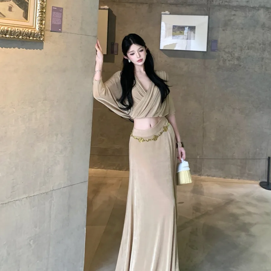 Summer 2026 Women's Vintage Sexy V-Neck Cross Slimming Top High Waist Split Long Skirt Set Fashionable Two-Piece Ensemble
Summer 2026 Women's Vintage Sexy V-Neck Cross Slimming Top High Waist Split Long Skirt Set Fashionable Two-Piece Ensemble