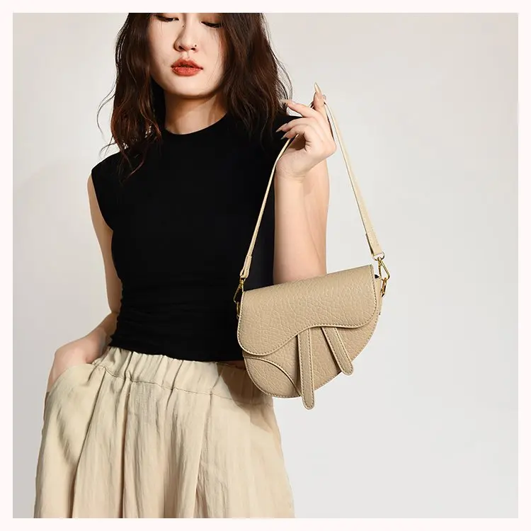 2025 Summer PU Saddle Bag - Retro Crossbody with Metal Chain & Lock Closure, Lightweight Waterproof for Casual/Commute/Party
2025 Summer PU Saddle Bag - Retro Crossbody with Metal Chain & Lock Closure, Lightweight Waterproof for Casual/Commute/Party