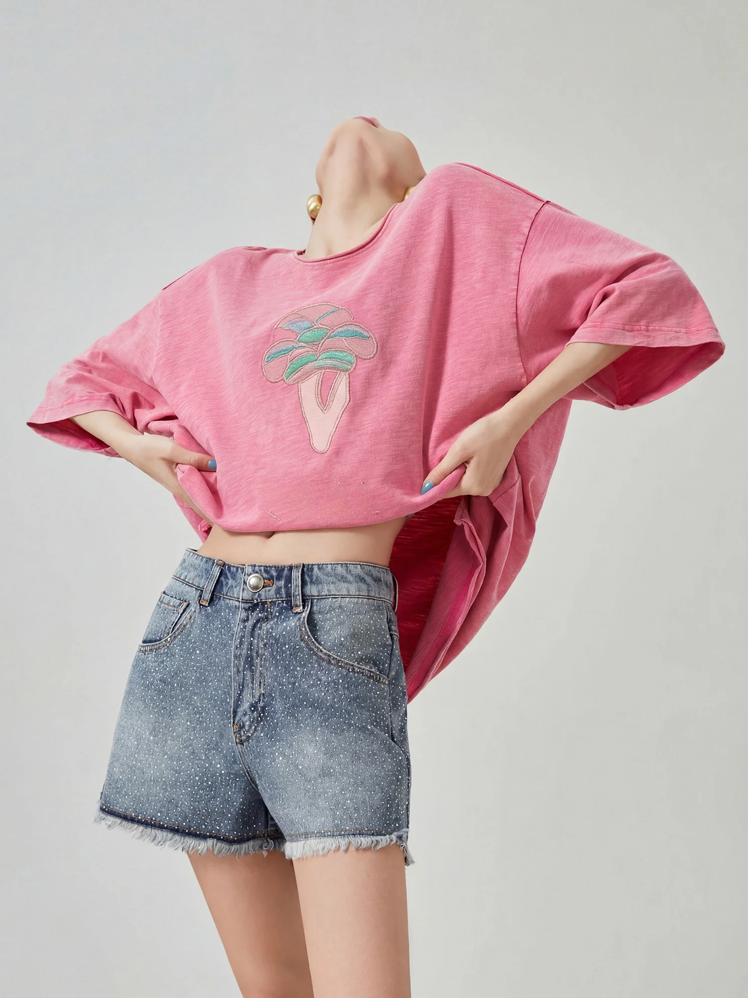 Dopamine Pink Plant Embroidery Print T-Shirt Summer Loose Shoulder Sleeve Five-Quarter Length Women's Casual Style round Neck...
Dopamine Pink Plant Embroidery Print T-Shirt Summer Loose Shoulder Sleeve Five-Quarter Length Women's Casual Style round Neck...