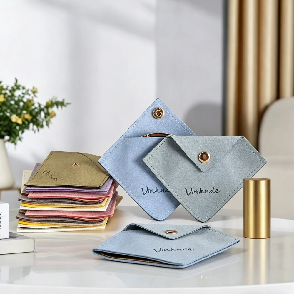 50Pcs Personalized Logo Jewelry Packaging Bag Microfiber Triangle Button Snap Pouch Ring Earring Pendant keychain Bracelet Bags
50Pcs Personalized Logo Jewelry Packaging Bag Microfiber Triangle Button Snap Pouch Ring Earring Pendant keychain Bracelet Bags