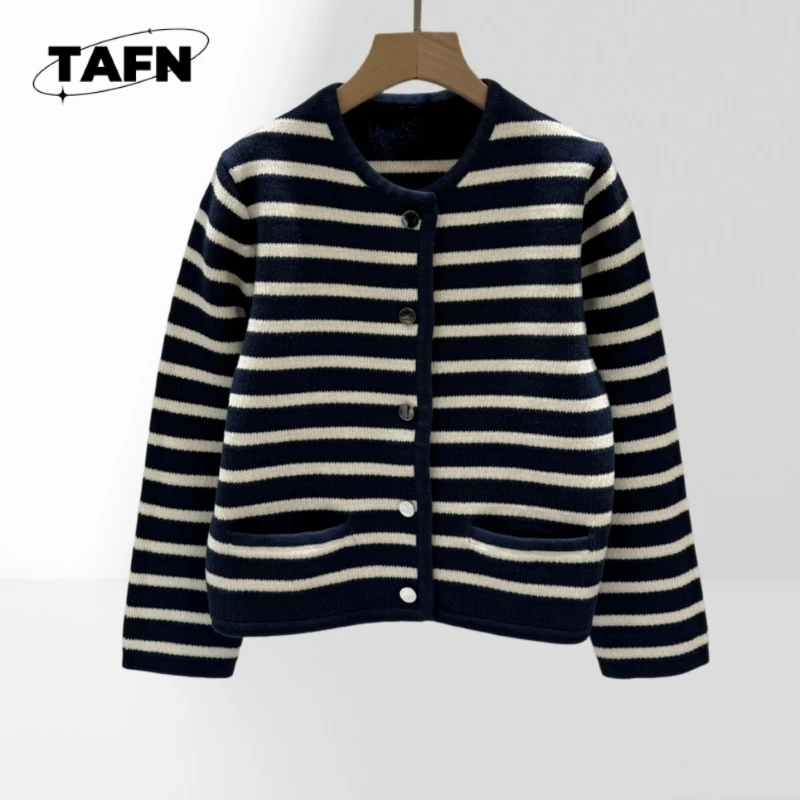 25 Popular Retro Style High-Grade Cashmere Warm Leisure Vest Sweater Cardigan Single-Breasted Simple Fashion Beautiful Exquisite
25 Popular Retro Style High-Grade Cashmere Warm Leisure Vest Sweater Cardigan Single-Breasted Simple Fashion Beautiful Exquisite