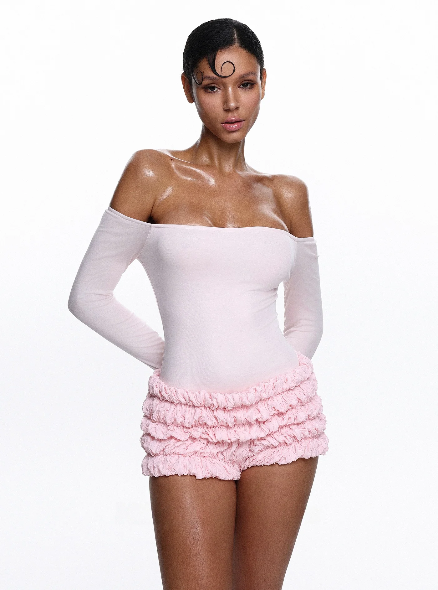 Pink Pure Color One-oulder Top with Low-Waisted ort Pants Cake Sle Casual Spring Faion Set for Young Women
Pink Pure Color One-oulder Top with Low-Waisted ort Pants Cake Sle Casual Spring Faion Set for Young Women