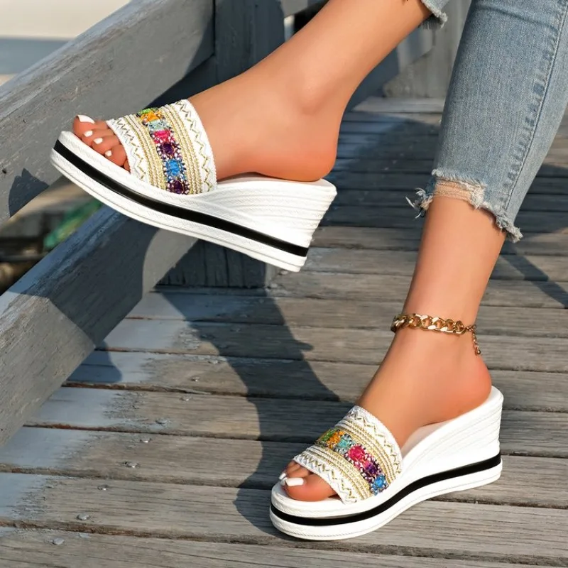 Women's Open Toe Beach Slippers Summer New Fashion Wedge Heel Non-slip Large Size Slippers
Women's Open Toe Beach Slippers Summer New Fashion Wedge Heel Non-slip Large Size Slippers