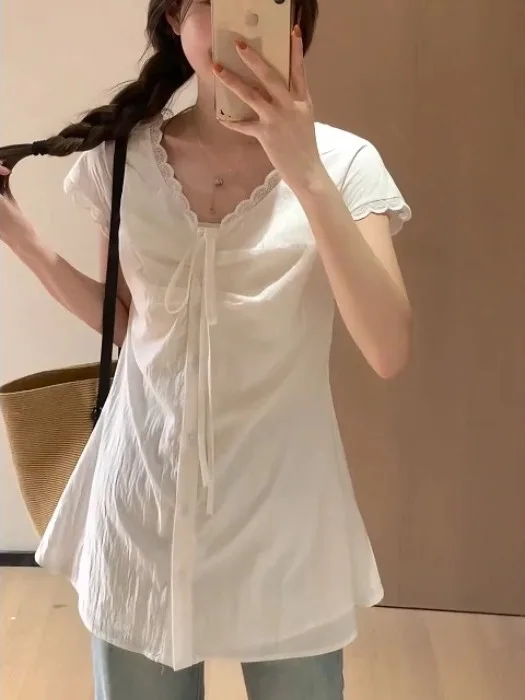 White Lace Splice Shirt French Style Loose Fit V-Neck Midi Length Polyester Fiber Short Sleeve Women's Korean Series Shirt
White Lace Splice Shirt French Style Loose Fit V-Neck Midi Length Polyester Fiber Short Sleeve Women's Korean Series Shirt