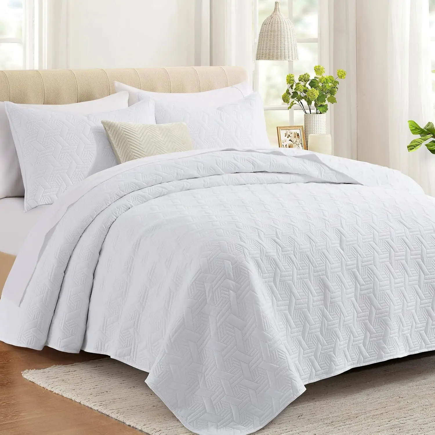 King Size Quilt Set with Pillow Shams, Lightweight Bedspread for All Seasons
King Size Quilt Set with Pillow Shams, Lightweight Bedspread for All Seasons