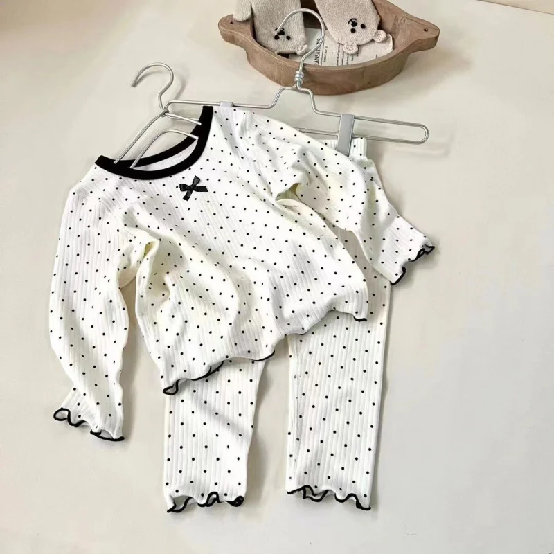 Girls Long Johns Autumn New Polka Dot Bow Children's Home Clothes Set Fashionable Baby Kids Pajamas Two-piece Set 
Girls Long Johns Autumn New Polka Dot Bow Children's Home Clothes Set Fashionable Baby Kids Pajamas Two-piece Set