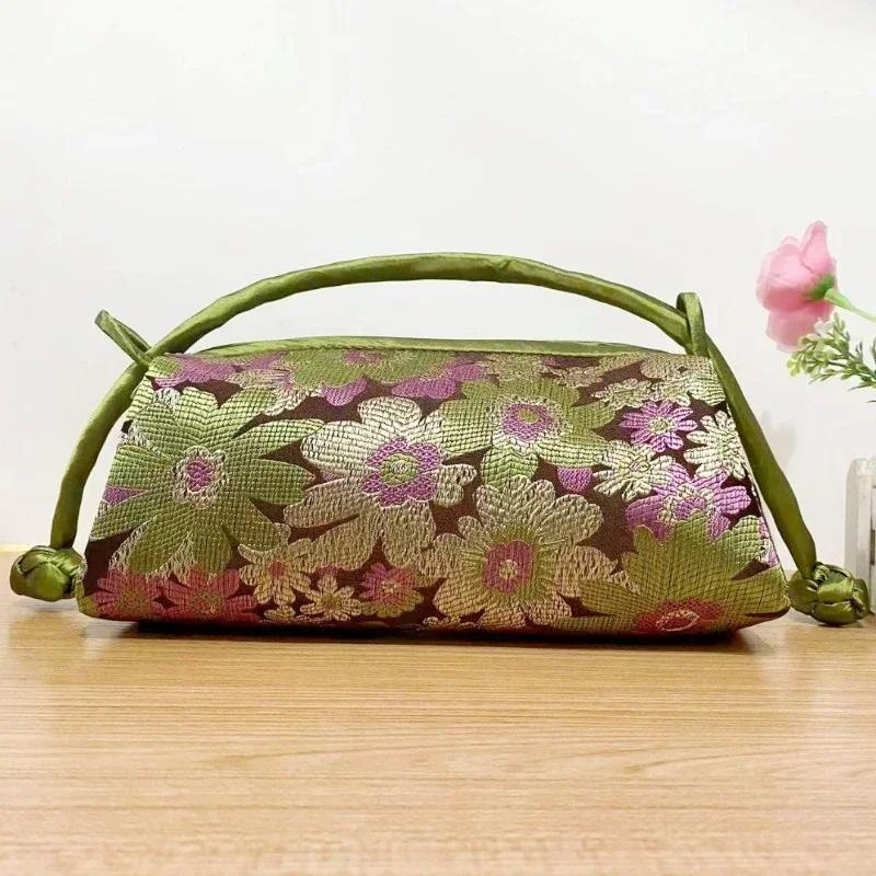 Fashion Luxury Chinese Style Silk Bag Women Handbag Japanese Hand Embroidery Totes Cheongsam Female Cosplay Bags Clutch Purses
Fashion Luxury Chinese Style Silk Bag Women Handbag Japanese Hand Embroidery Totes Cheongsam Female Cosplay Bags Clutch Purses